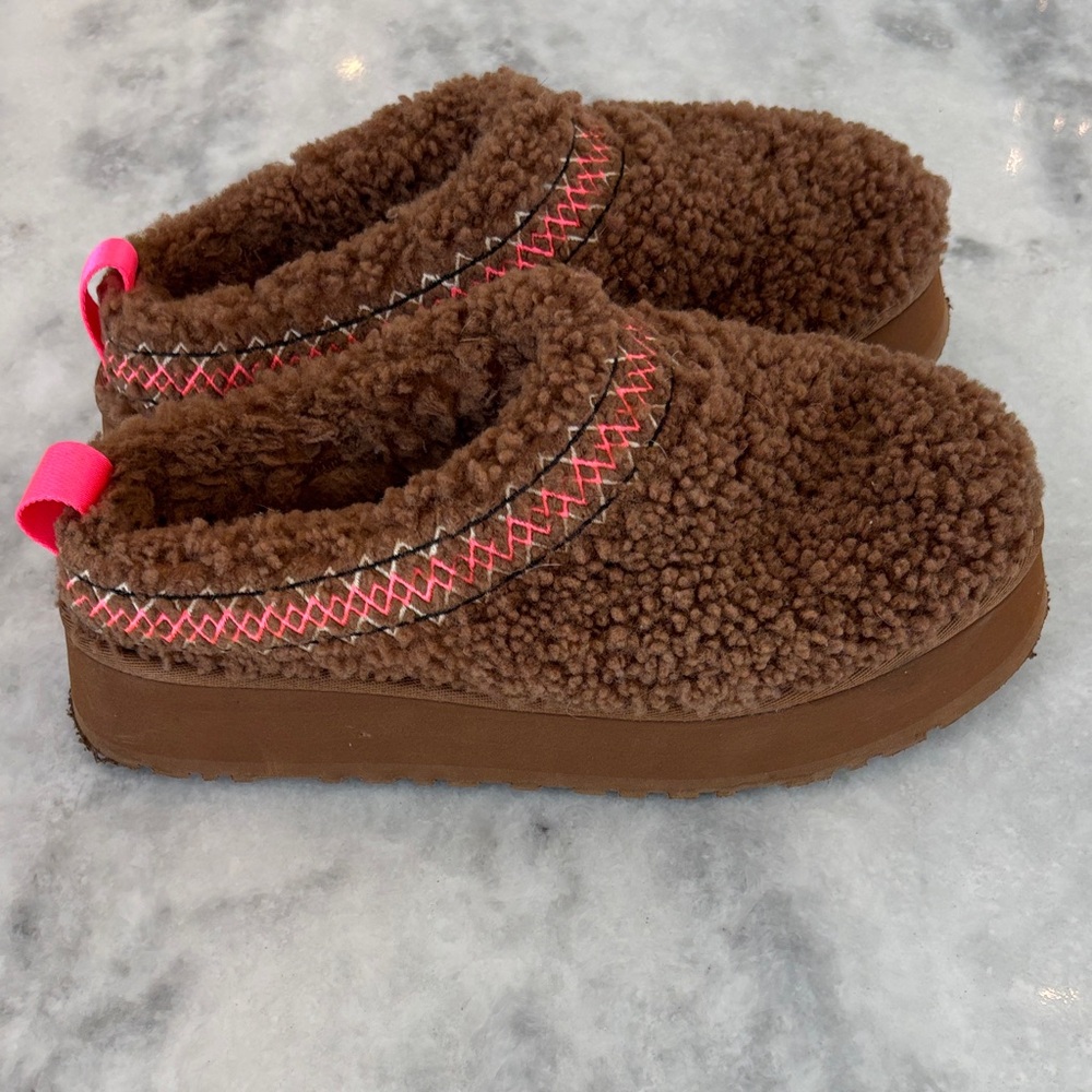 UGG Tazz Platform Slippers Cozy Brown with Pink Accents